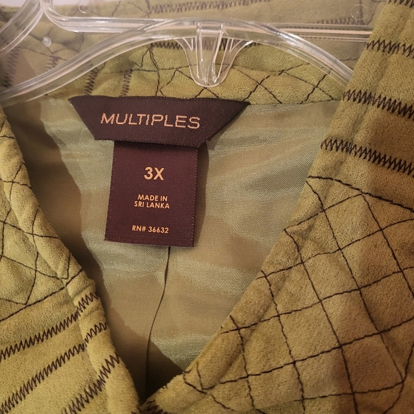 Mulitples designer collection: Green quilted button up Jacket - Picture 2 of 6